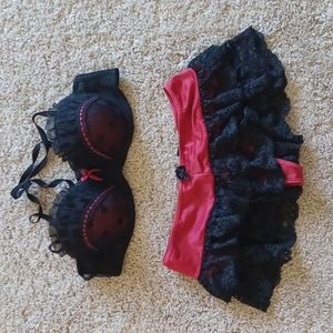 Women's Black & Red Lace Bra & Panties set! Size M, (Bra B 34)